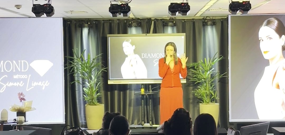 Simone Limase no palco