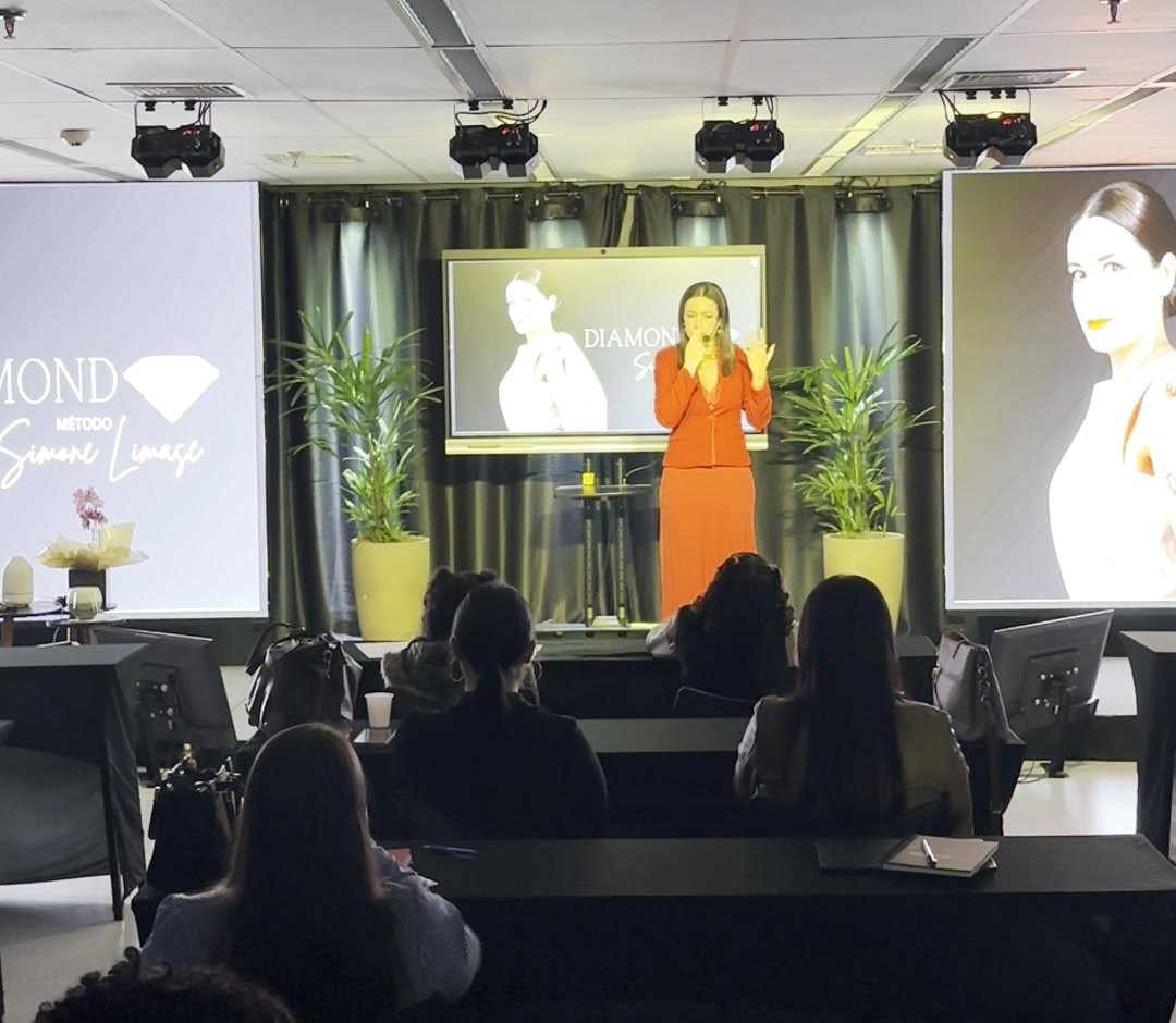 Simone Limase no palco